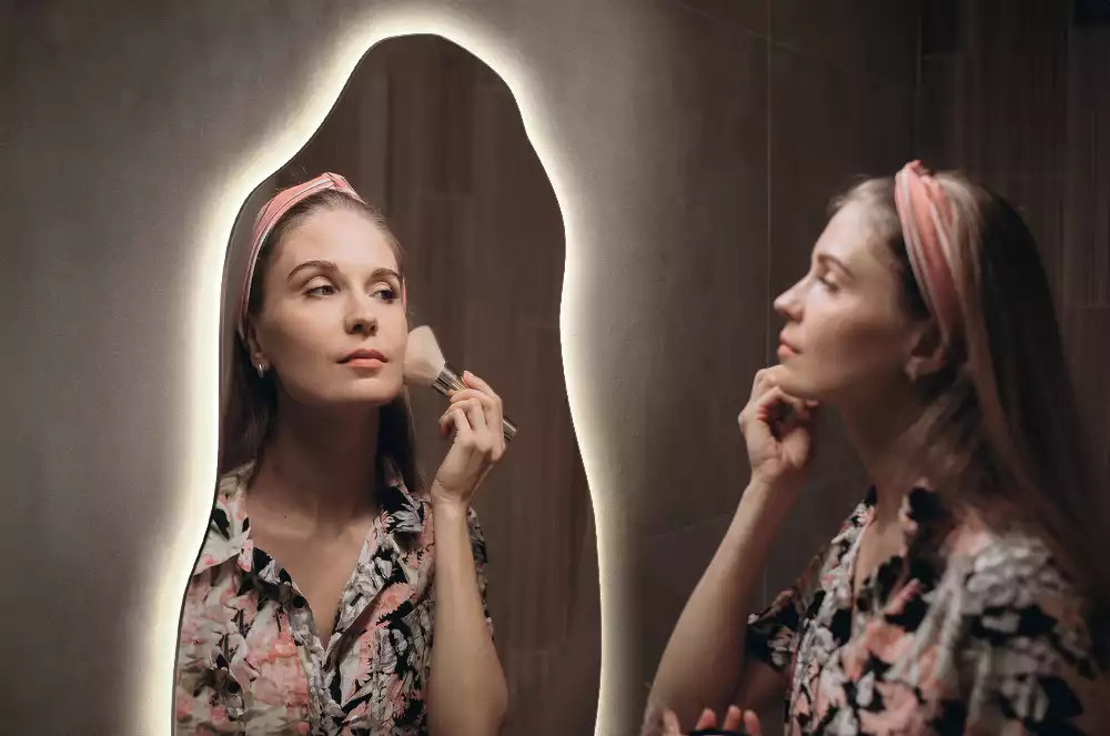 Espejo organico con luz led elegante