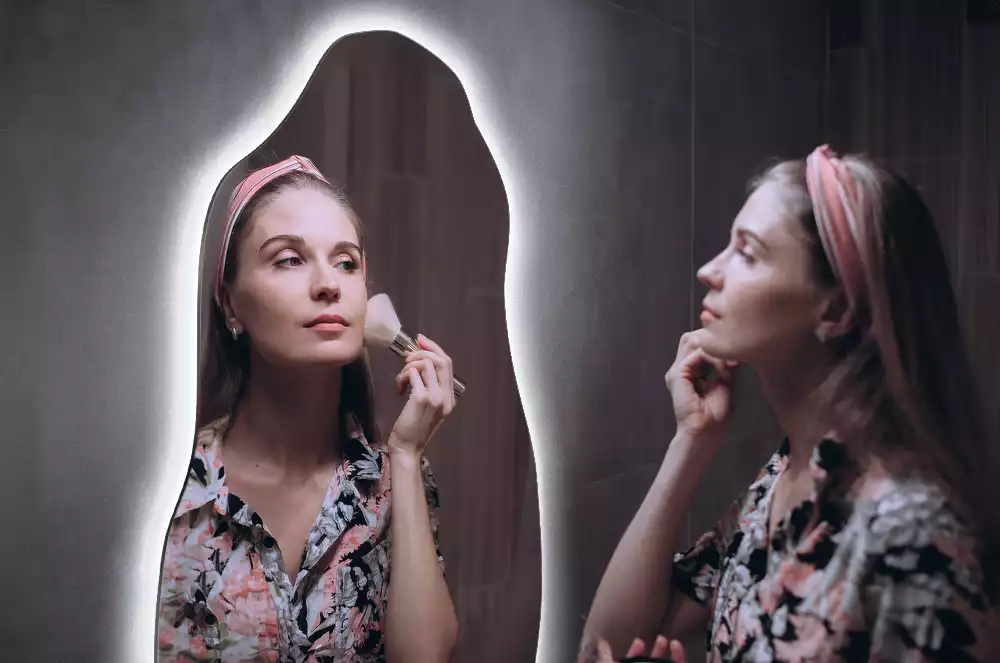 Espejo organico con luz led elegante