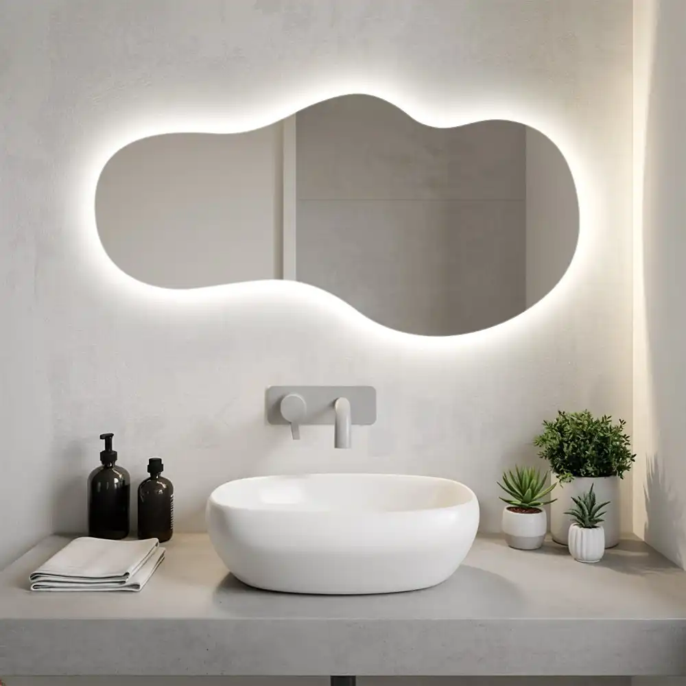 Espejo de pared con iluminación LED y diseño original elegante