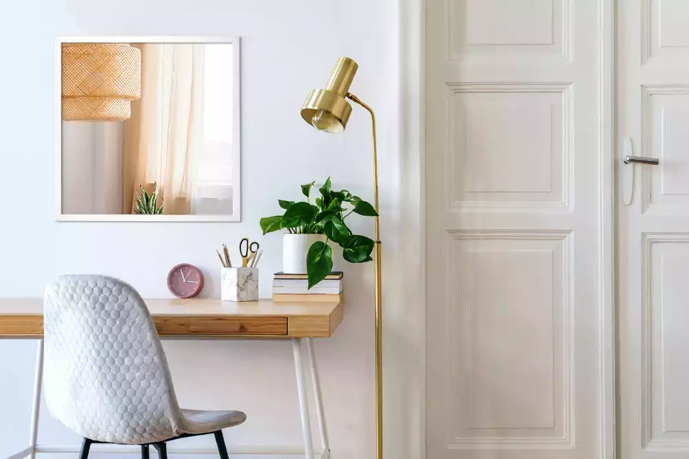 Espejo rectangular decorativo con marco blanco