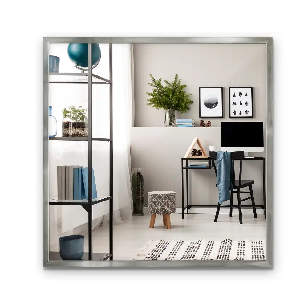 Espejo rectangular con marco decorativo plateado