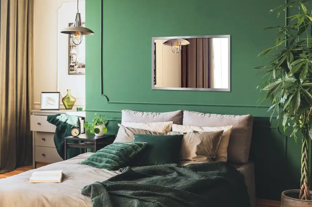 Espejo rectangular con marco plateado decorativo